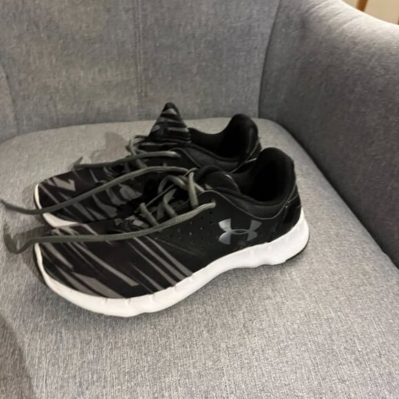 under armour grey and balck shoes size 4.5 kids/ 6 women - Picture 2 of 3